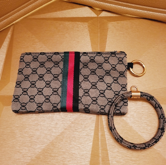 Tan, Black, Green Red Designer Look Wristlet. FINAL PRICE - Picture 3 of 4